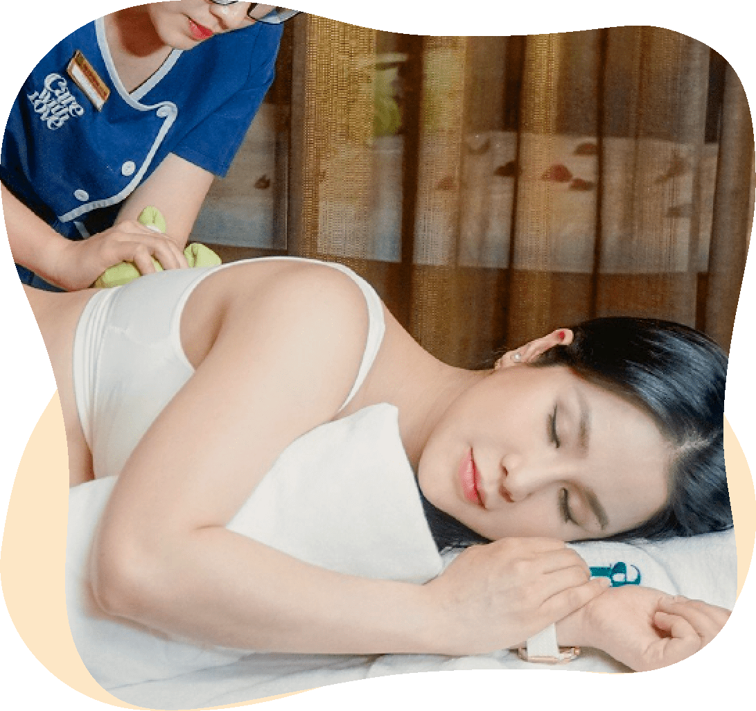 Diệp Lâm Anh massage bầu tại Care With Love